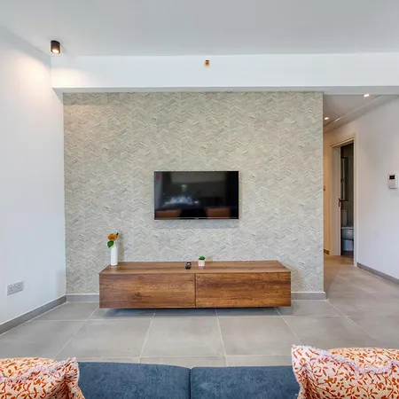 Luxury Heart Of St Julians Sleeps 5 Appartement *