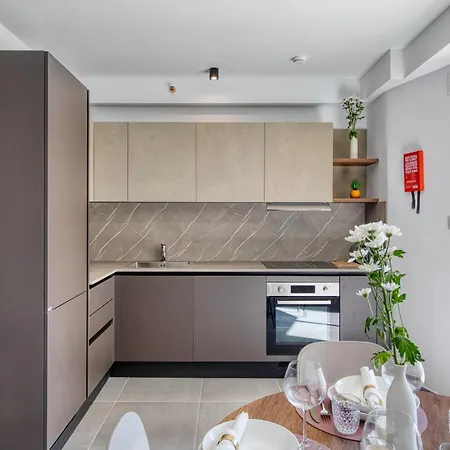 Luxury Heart Of St Julians Sleeps 5 شقة خليج سانت بول