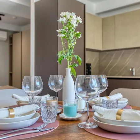 Luxury Heart Of St Julians Sleeps 5 *